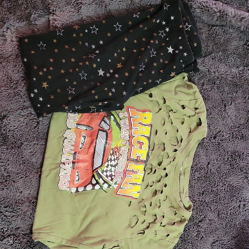 Green Distressed Race Fan T-Shirt and Black Star Leggings